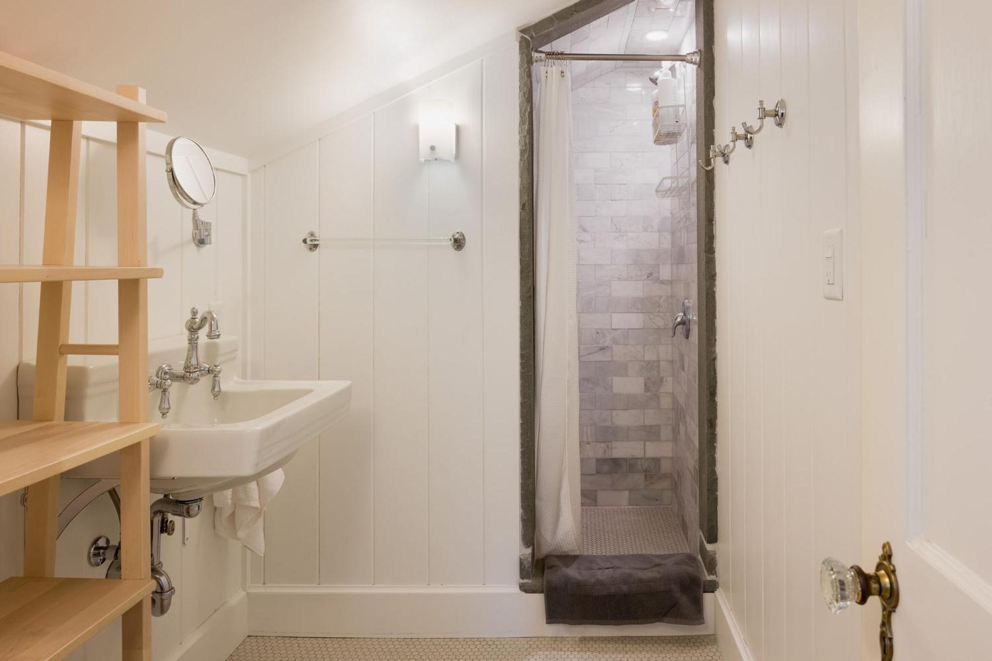 Queen City Bungalow & Cottages Μπέρλινγκτον Εξωτερικό φωτογραφία