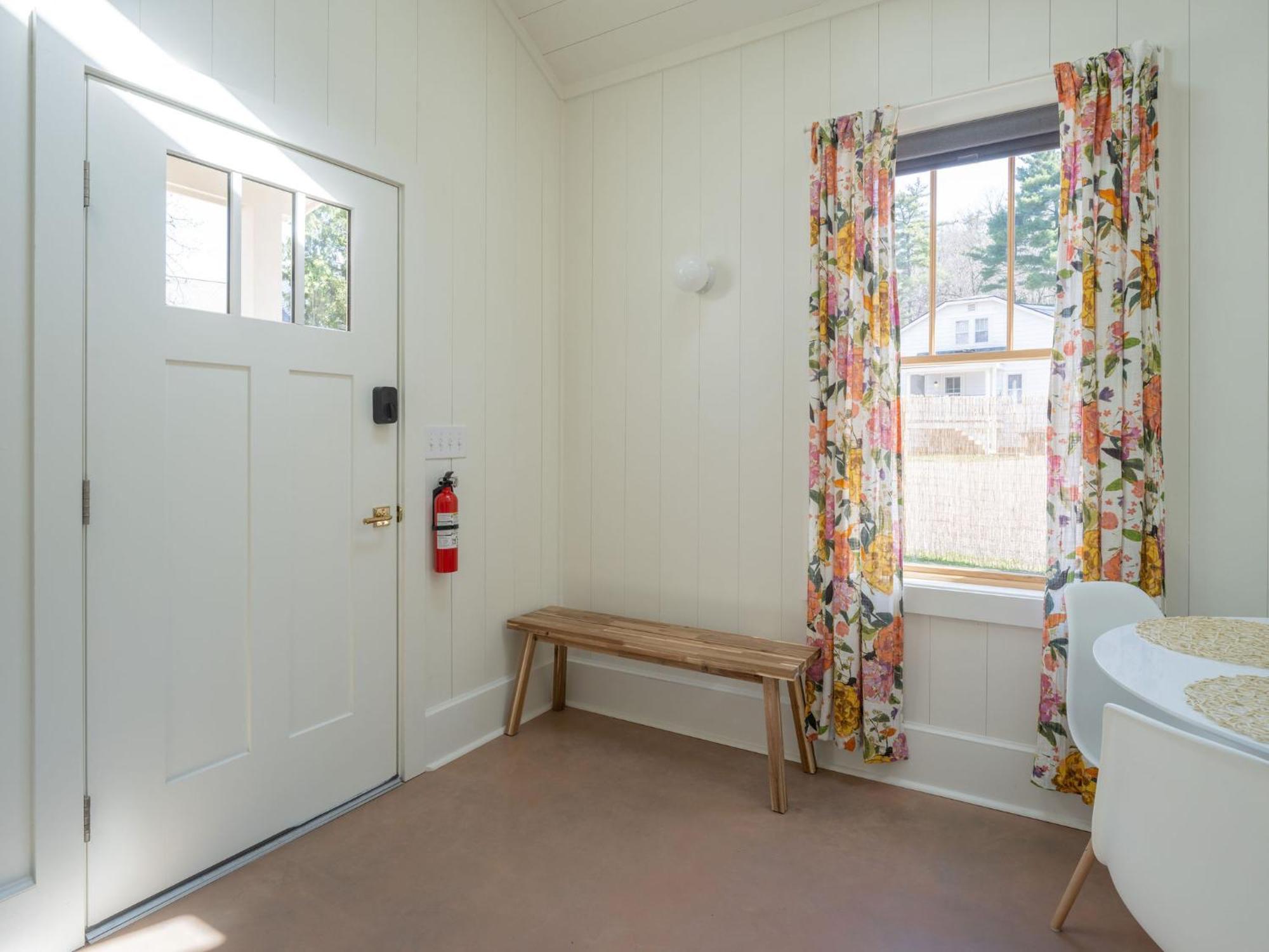 Queen City Bungalow & Cottages Μπέρλινγκτον Εξωτερικό φωτογραφία